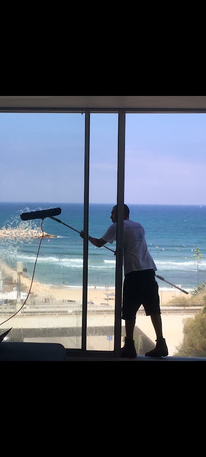 עבודה בשטח – ציוד ניקוי חלונות מתקדם